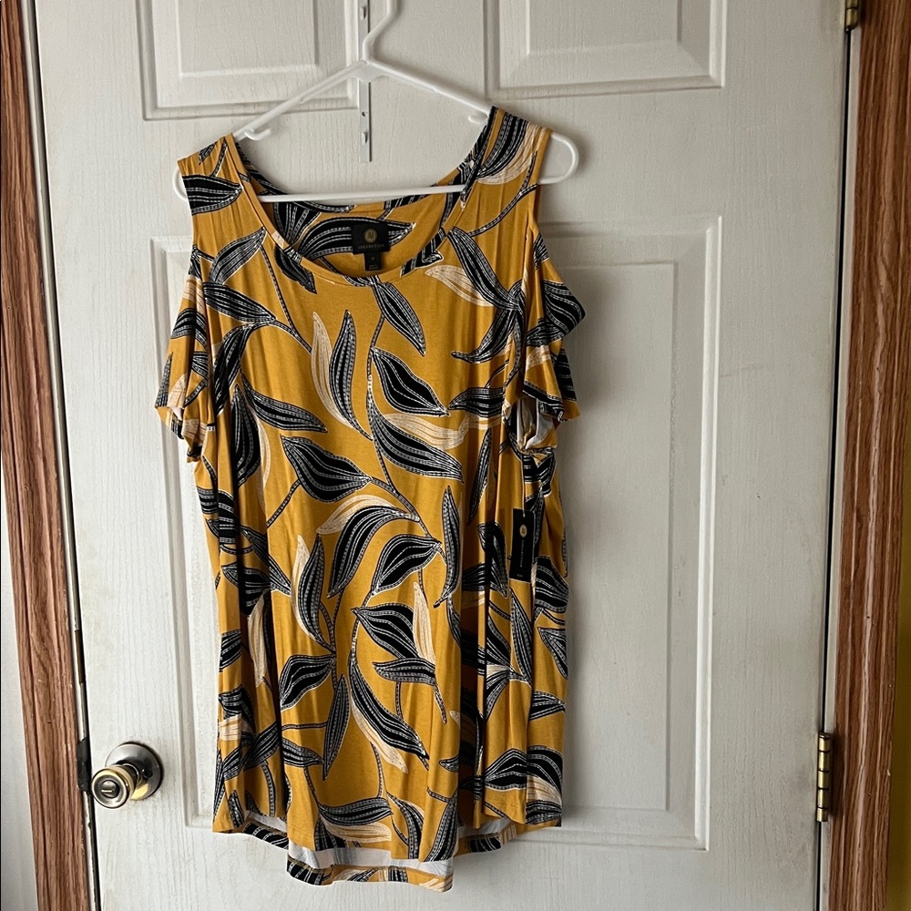 JM Collection Yellow and Black Leaf Pattern Blouse